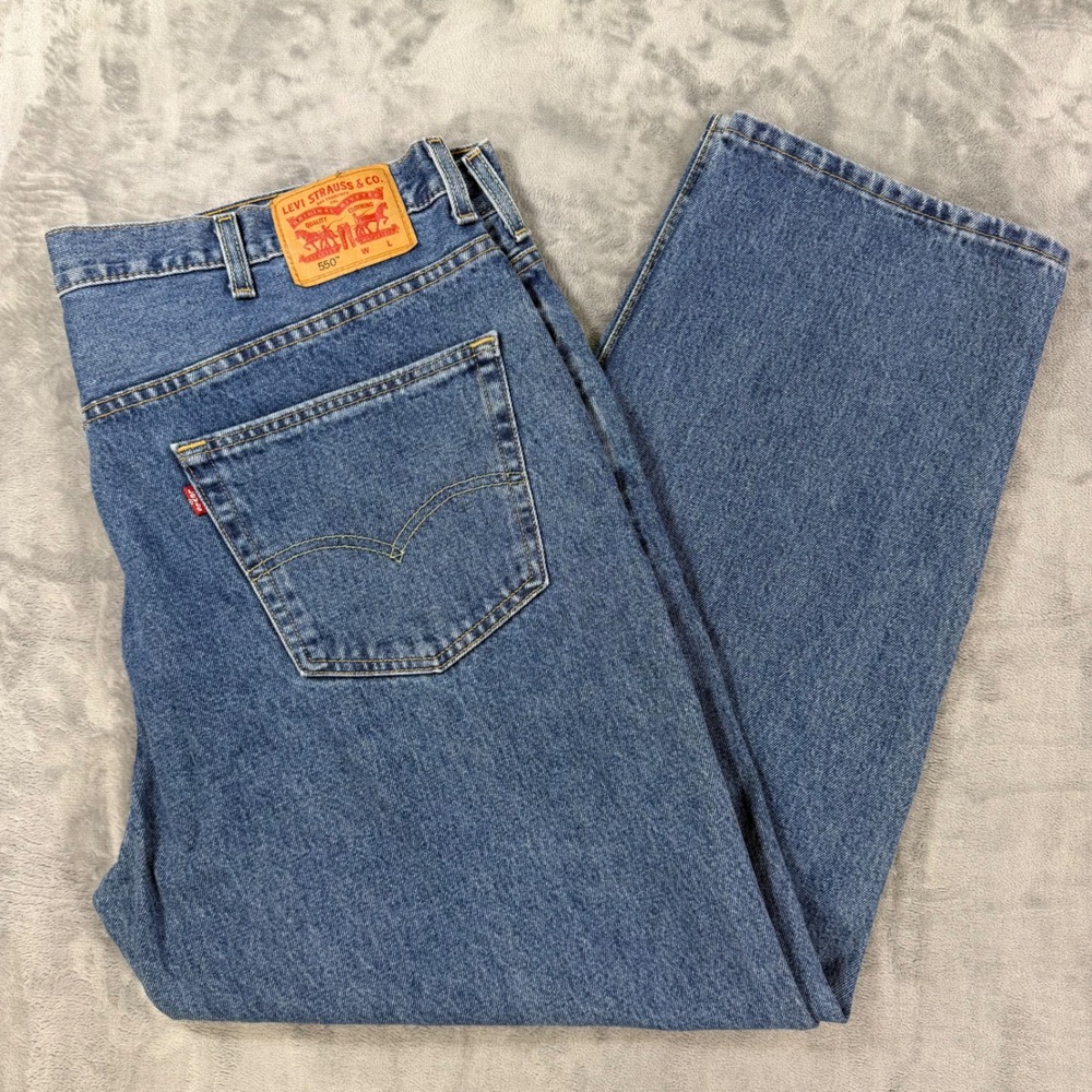 Levi's 550 Relaxed Fit Tapered Leg Jeans Men's Size 44x30 Blue Medium Wash